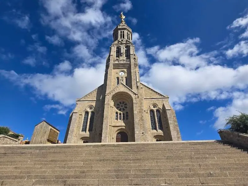 Église de Saint-Michel-Mont-Mercure – L'ascension du clocher