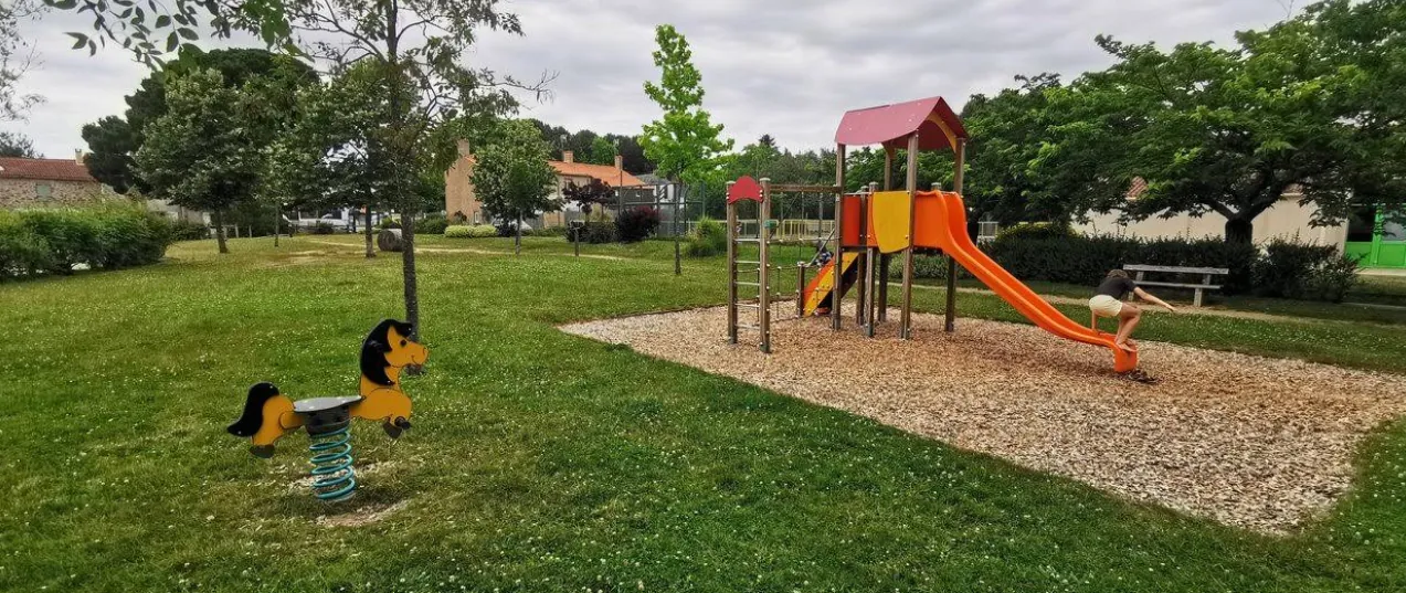Aire De Jeux De St Georges De Pointindoux